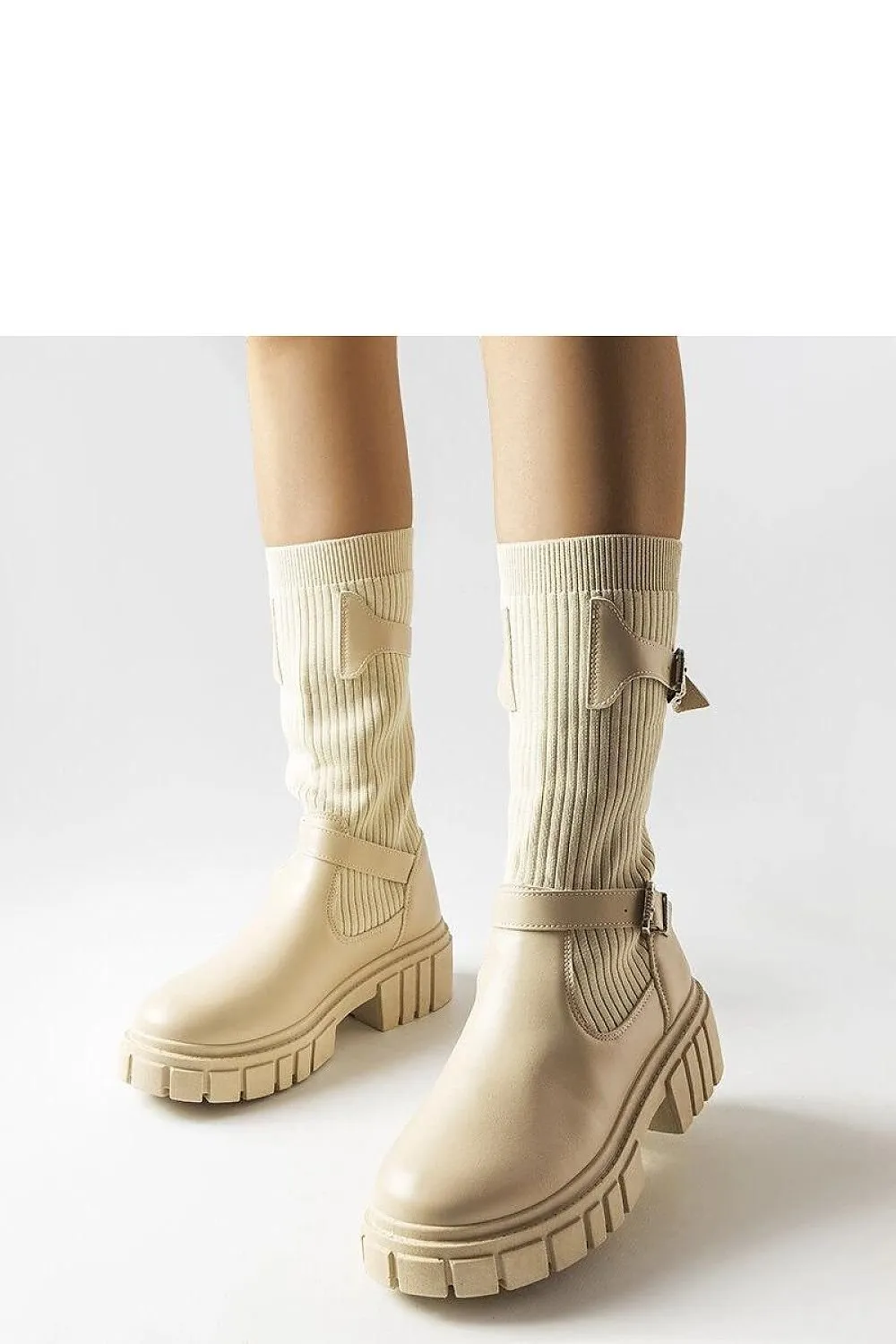 Knee-Hight boots on rubber sole