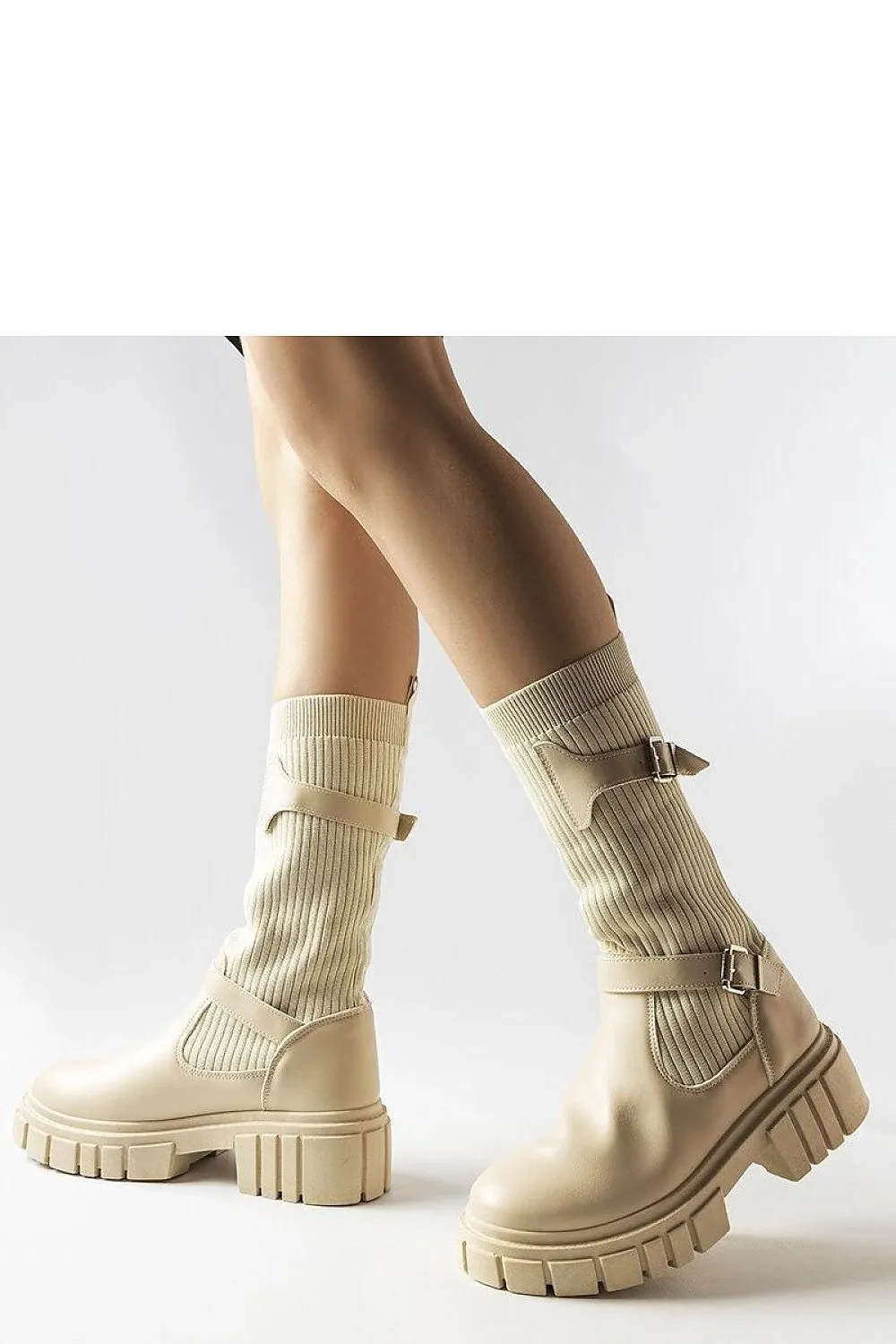 Knee-Hight boots on rubber sole