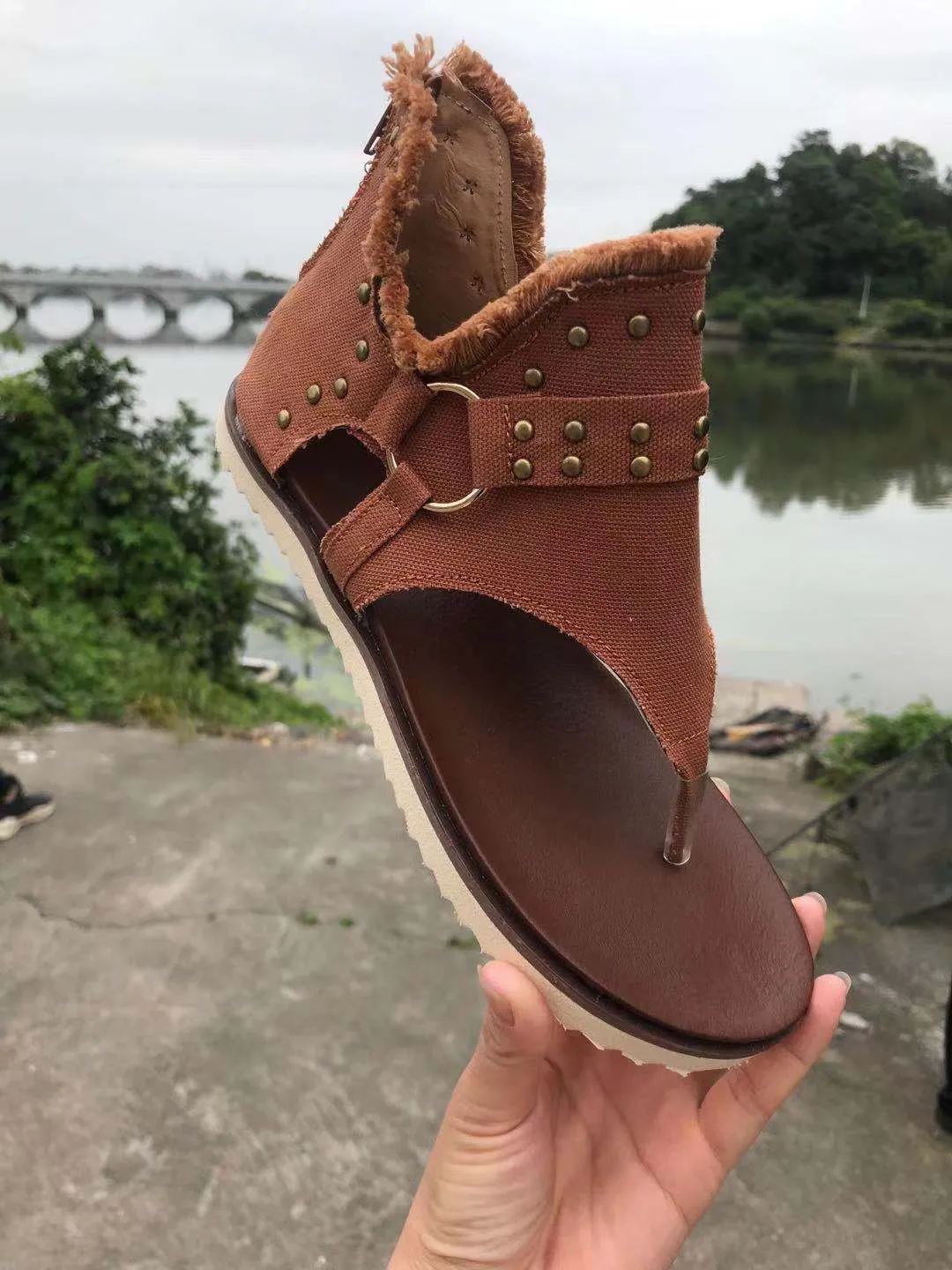Large Size Rhinestone Rivet Sandals Beach Thong Flat Sandals