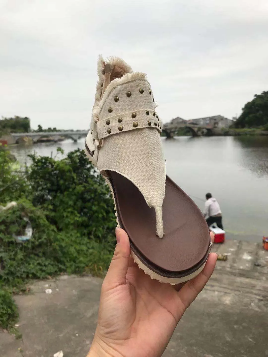 Large Size Rhinestone Rivet Sandals Beach Thong Flat Sandals