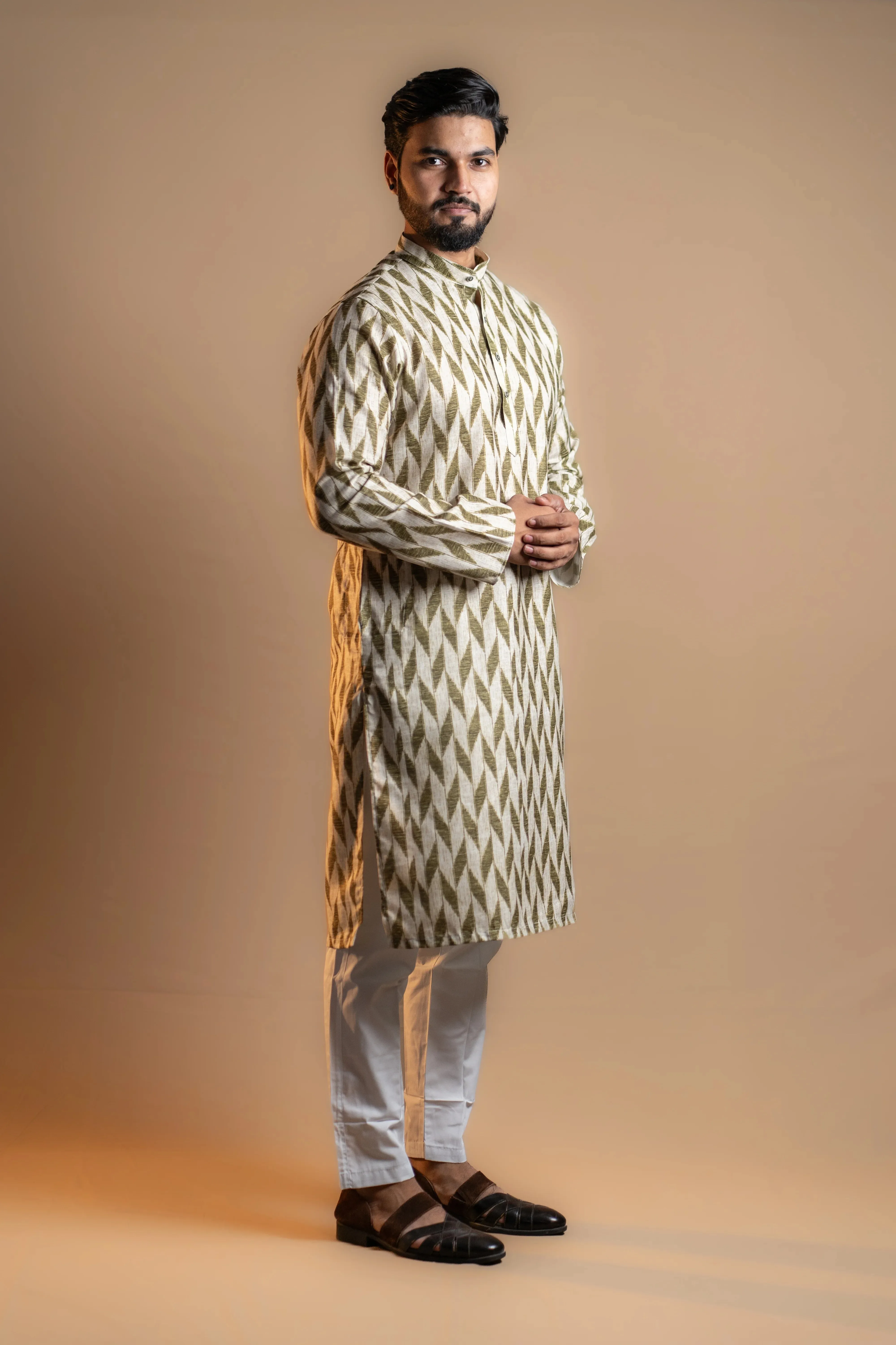 Men's Plain Kurta Set with a Vertical Mehendi Print