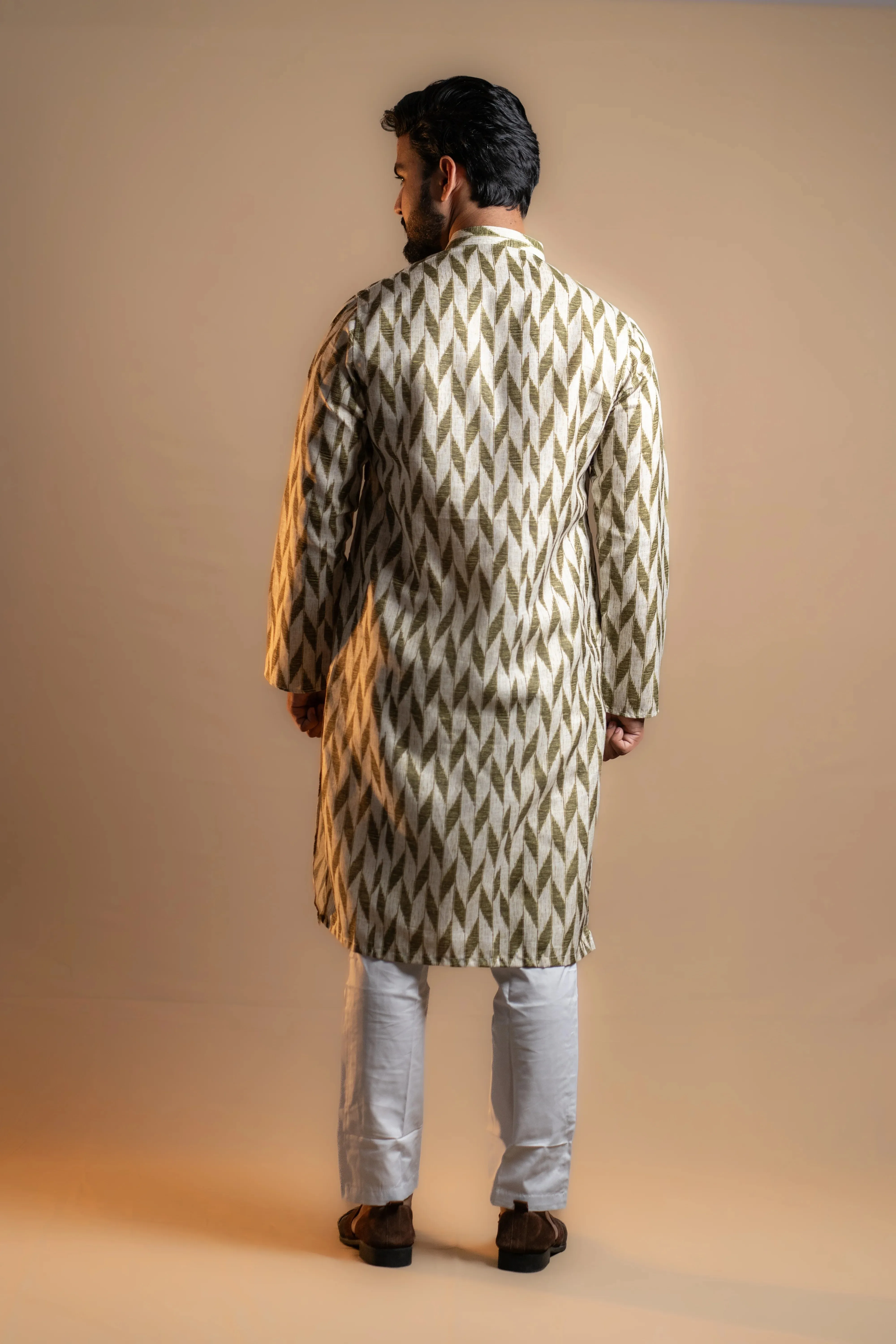 Men's Plain Kurta Set with a Vertical Mehendi Print