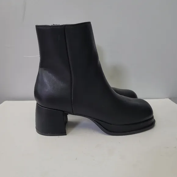 Steve Madden JCobra  Low Platform Boot