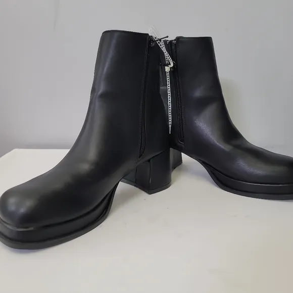 Steve Madden JCobra  Low Platform Boot