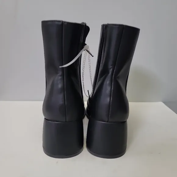 Steve Madden JCobra  Low Platform Boot