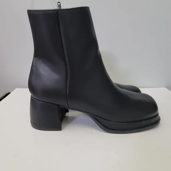 Steve Madden JCobra  Low Platform Boot